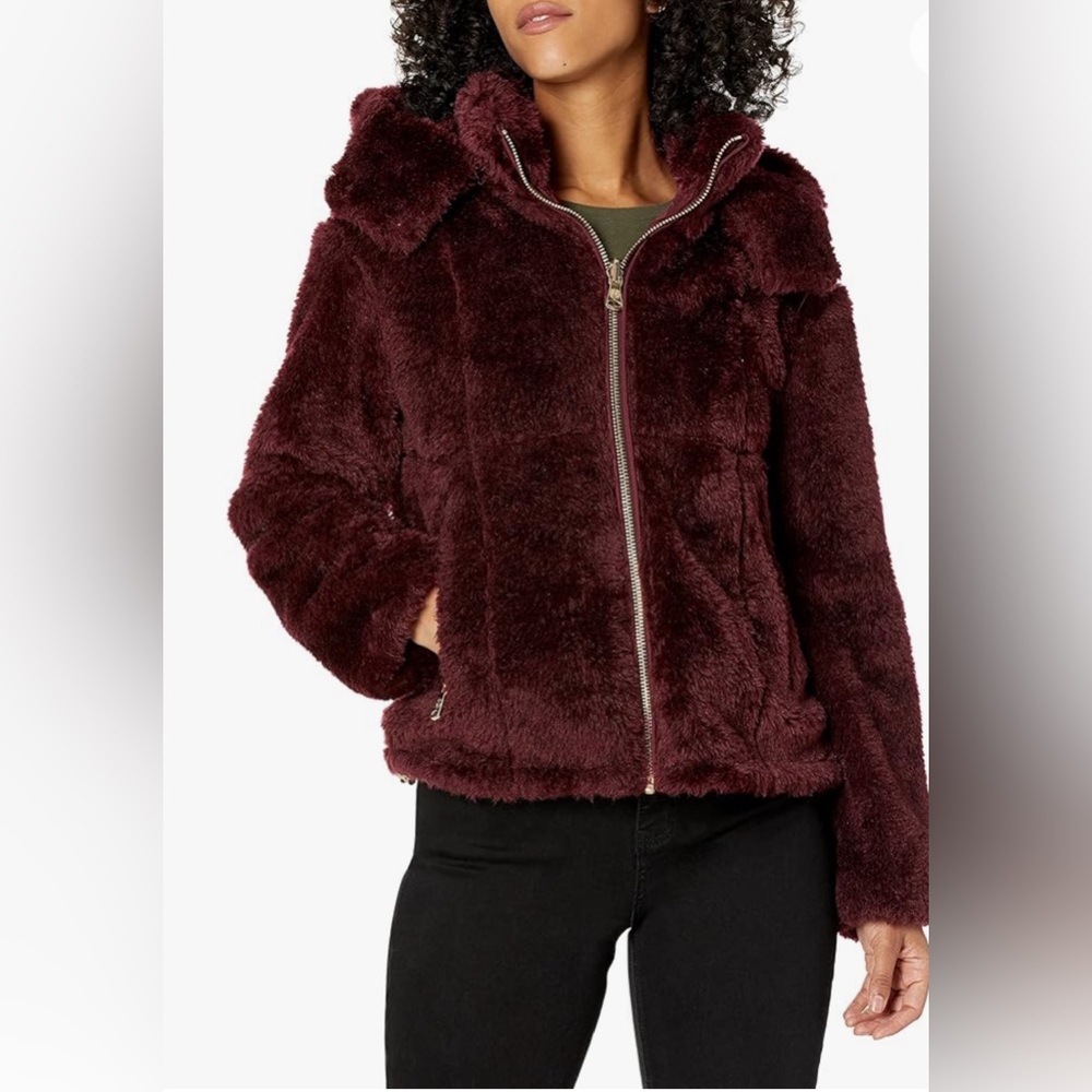 NWT-VINCE CAMUTO
Short Hooded Faux Fur Jacket